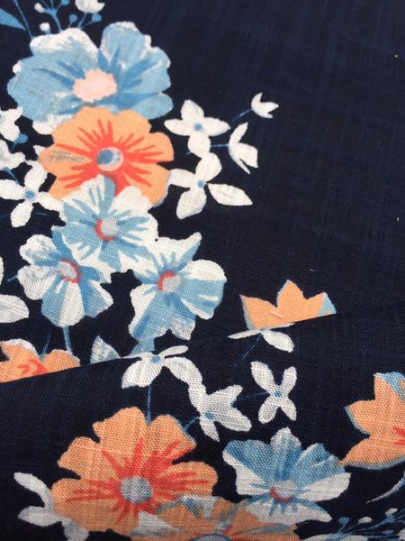 Vải linen xô gân nền xanh navy hoa chùm rơi!