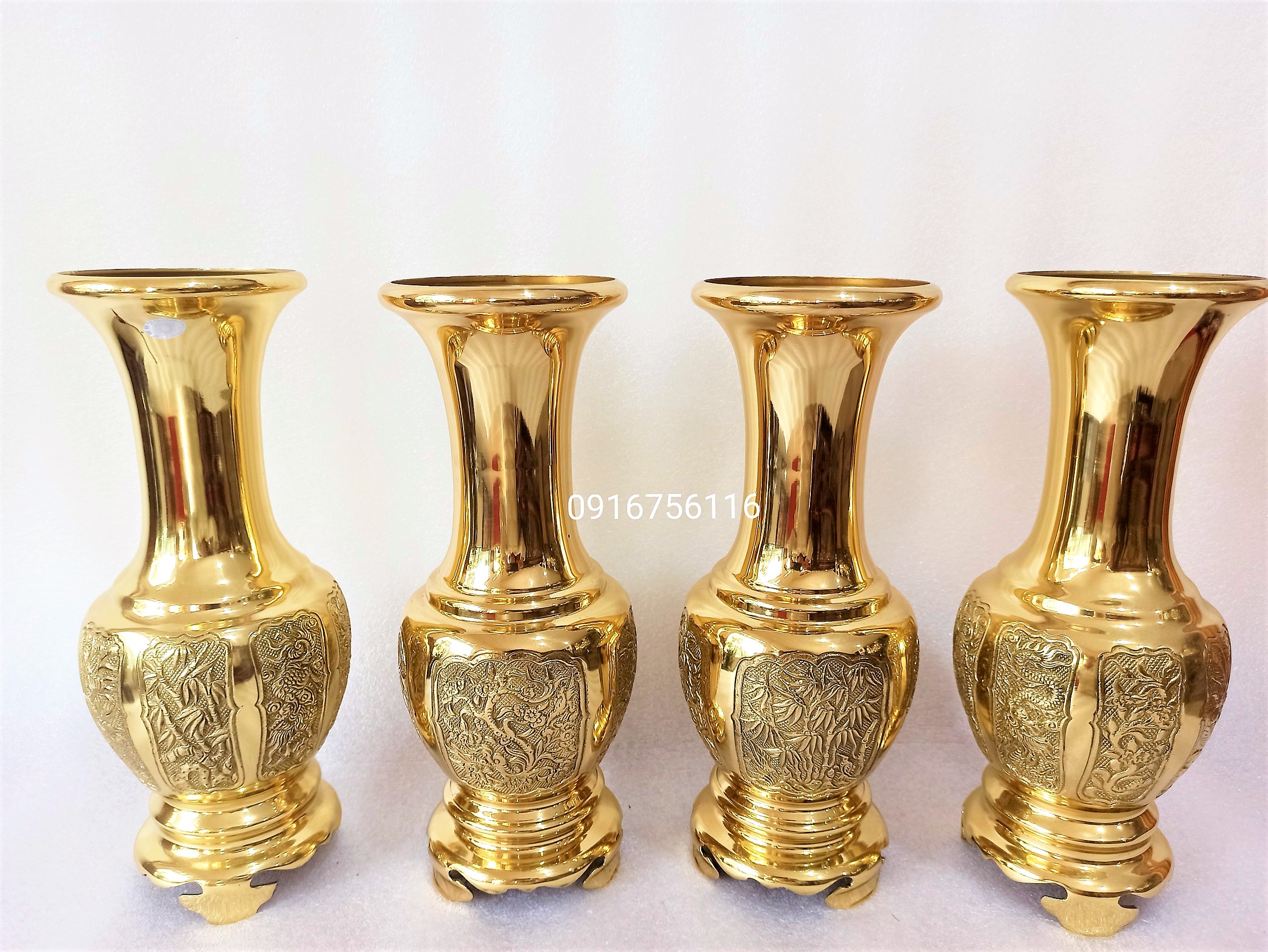 Lọ hoa bình bông đồng vàng chạm khắc tùng cúc cao 35cm, nặng 2.2kg