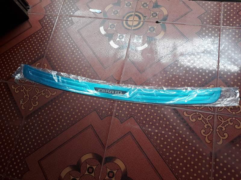 Chống trầy cốp ngoài xe Kia Cerato