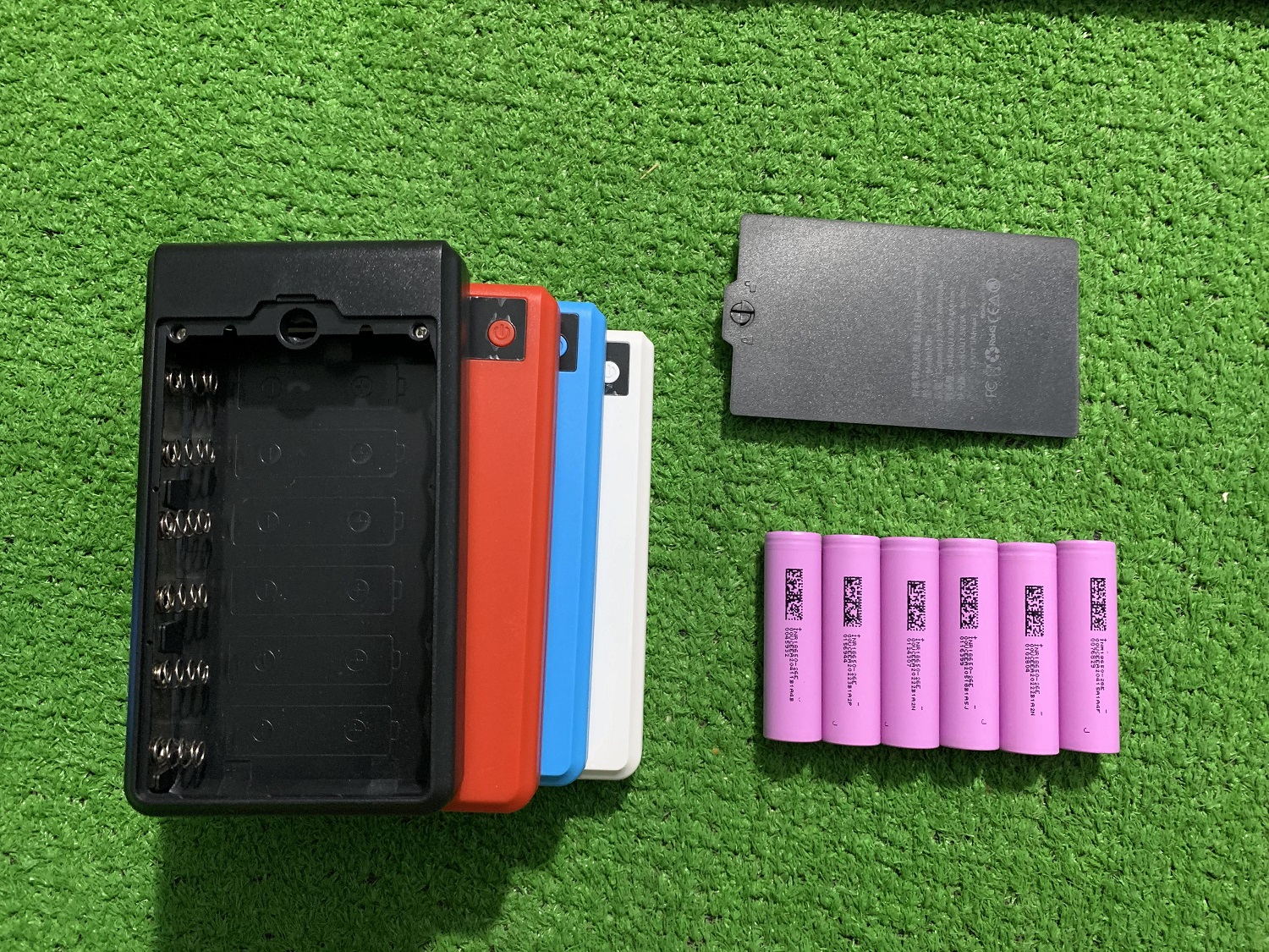 [HCM]Box sạc 6 cell 18650 (5V2A) + 6 cell pin 18650 2600 mAh Mới 100% (Combo giá rẻ )
