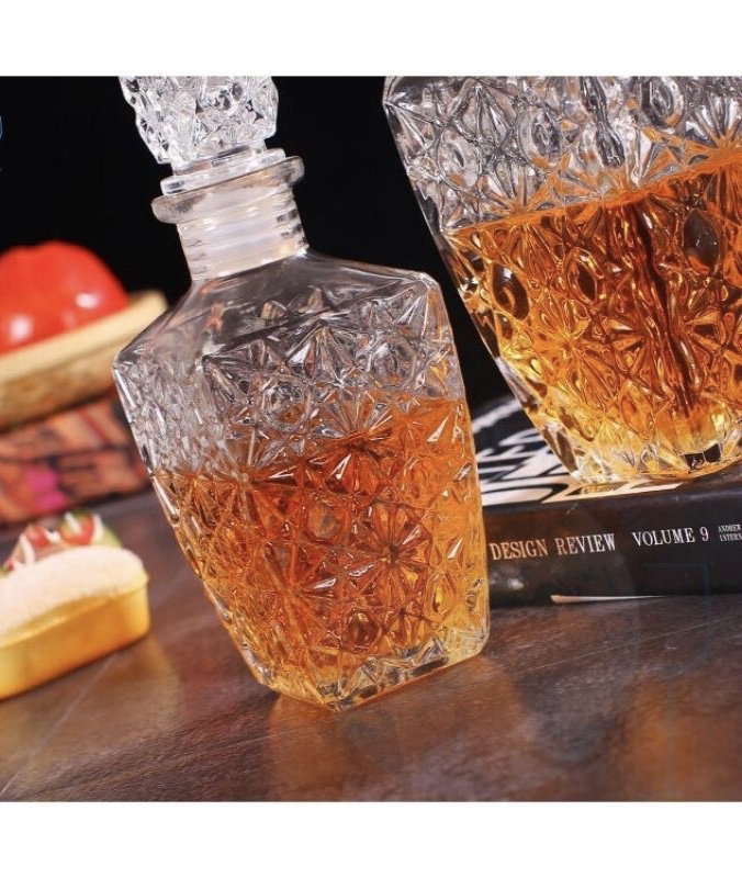 Bình thuỷ tinh đựng rượu 500ml hoa văn in nổi-nắp thuỷ tinh