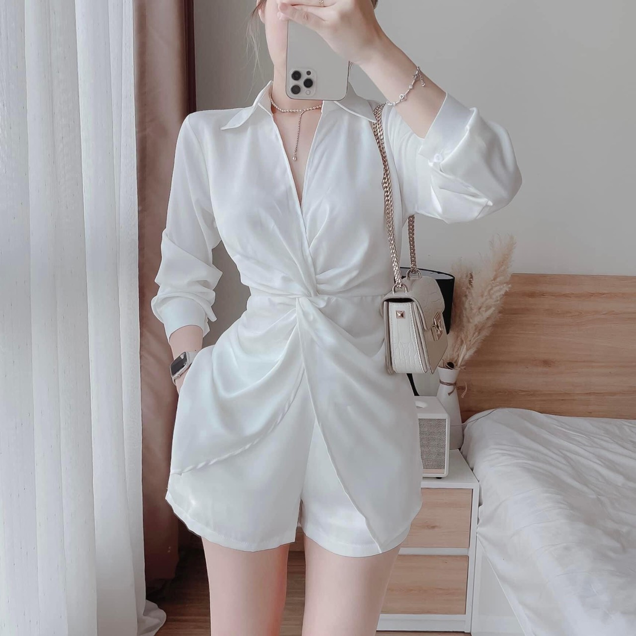 HOÀN TIỀN 15% - [Voucher 50k Freeship Max 0 đồng toàn quốc] Set sơ mi tuyết nhung xoắn eo quần đùi nữ set tiểu thư đơn giản mặc đi tiệc tôn dáng set áo sơ mi kiểu cổ V Hàn Quốc quần short nữ sang chảnh