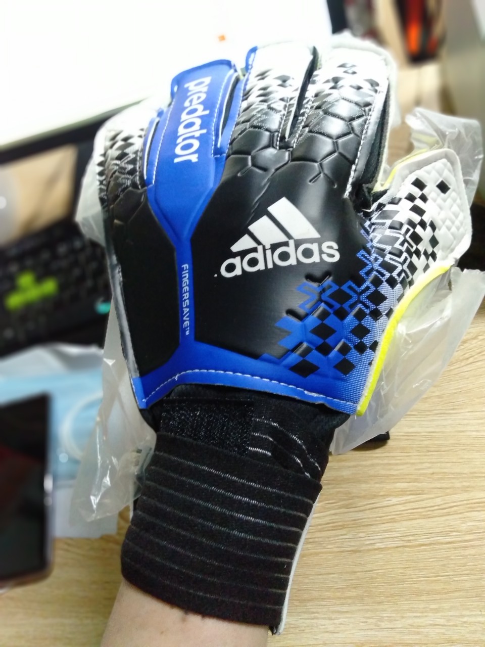 Găng tay thủ môn, bao tay bắt bóng chống nước, Có XƯƠNG bảo vệ bắt cực dính cực chất