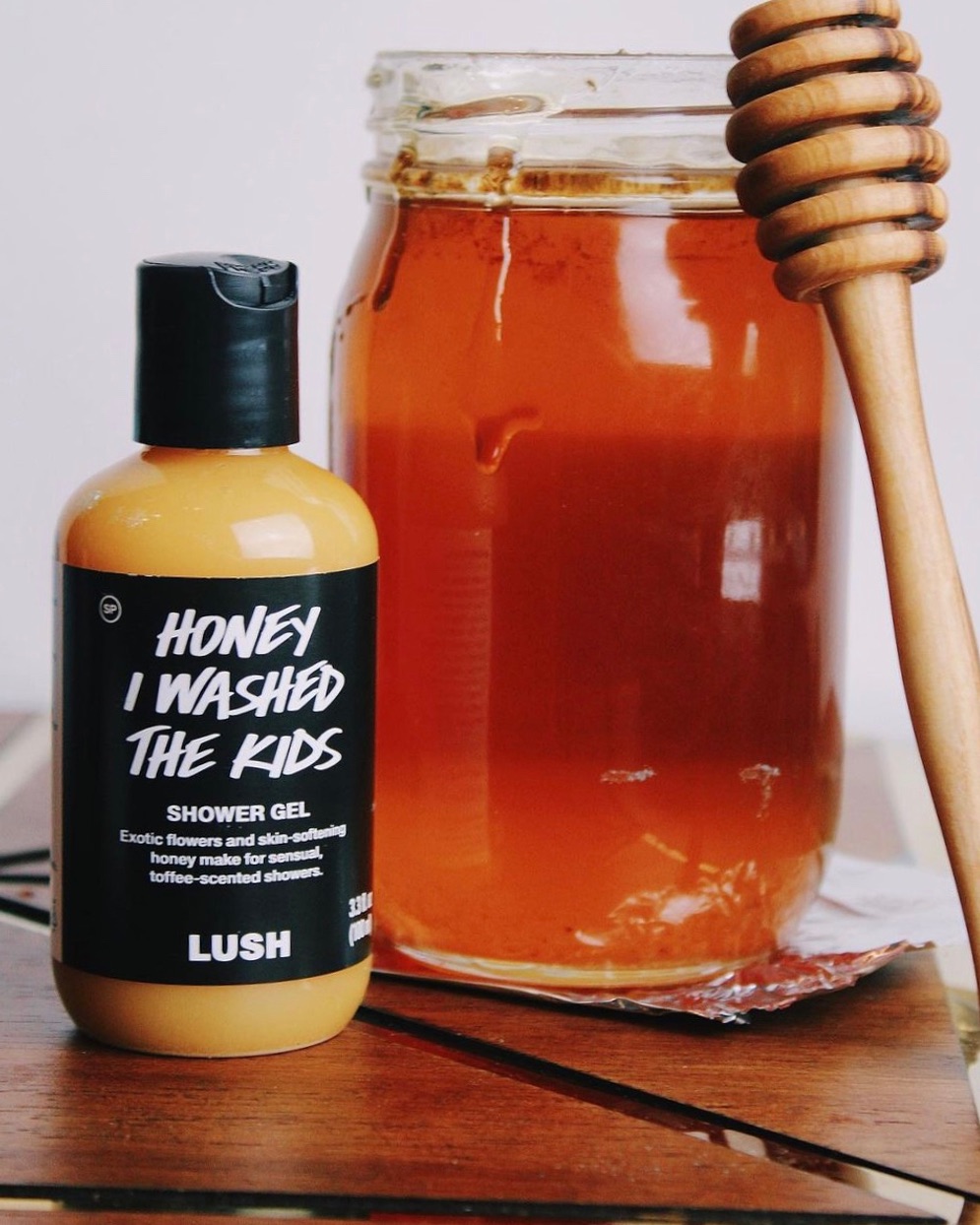 Sữa tắm LUSH - Honey I Washed The Kids shower gel