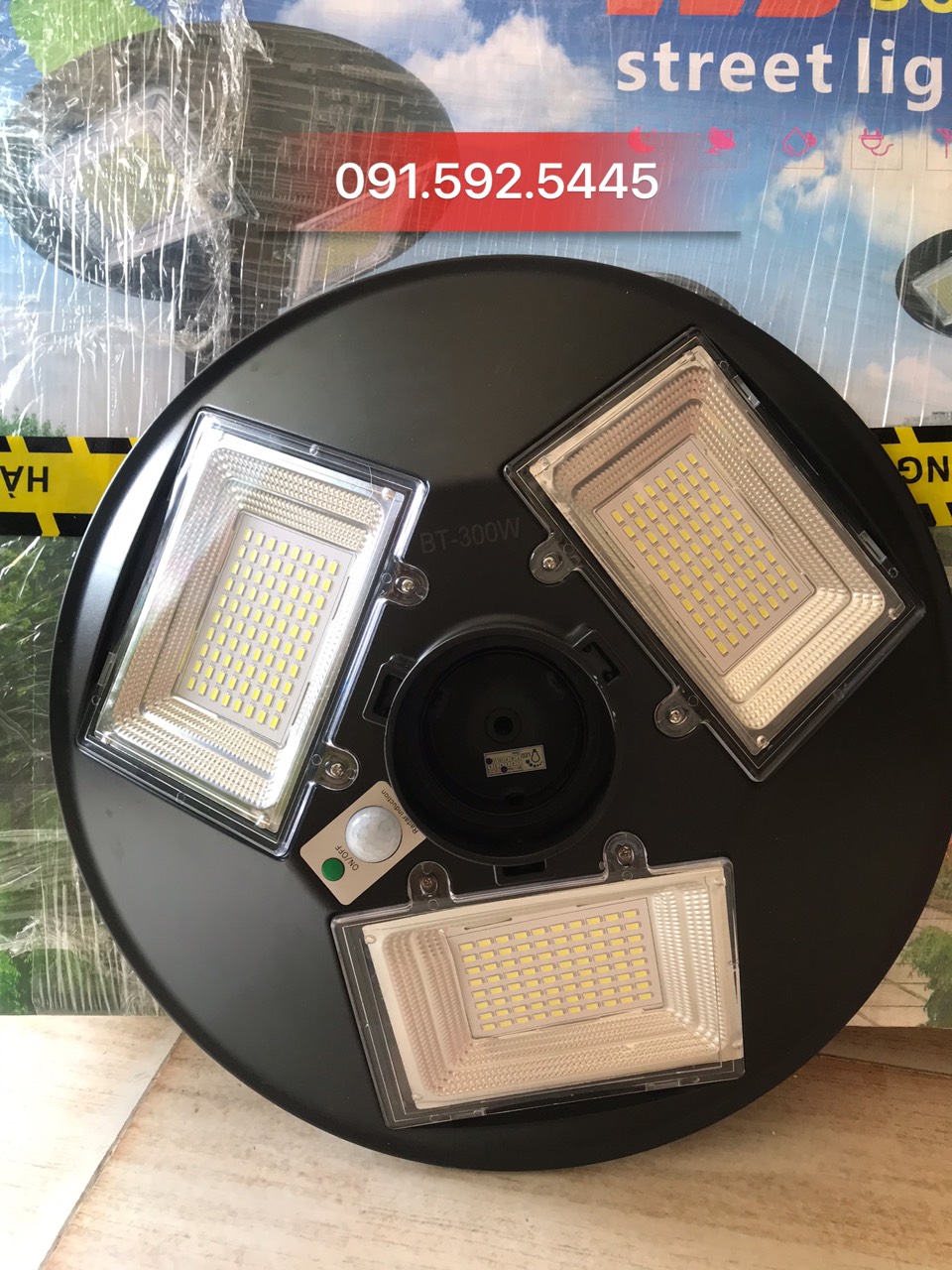 Đèn Năng Lượng Mặt Trời Sân Vườn, Đèn Công Viên UFO 500W 8 Ô Kép Siêu Sáng Chống Nước . Đèn Dĩa Bay UFO