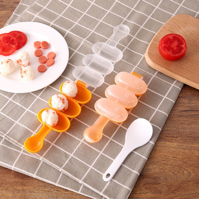 Dụng cụ lắc cơm nắm cho bé