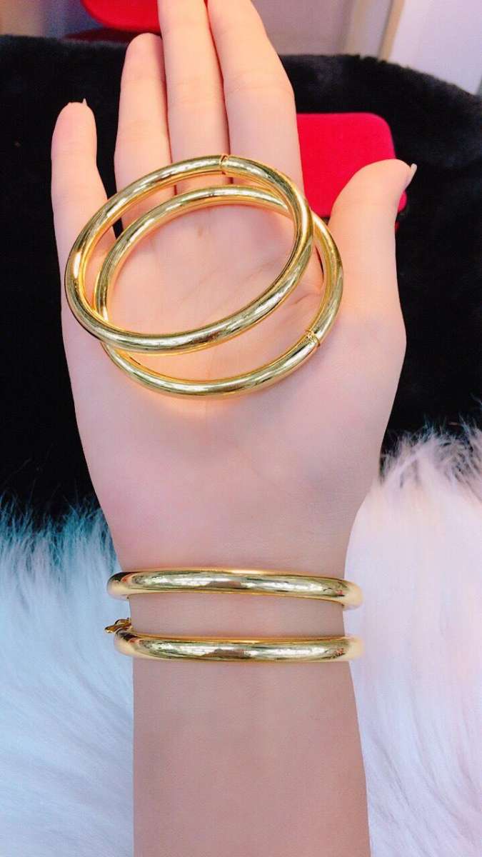 Vòng tay vàng 18k, vòng tay bọng mạ vàng trơn cao cấp 24r làm lễ cưới tiệc cô dâu xinh đẹp thiết kế tinh tế sang trọng đeo trong ngày cưới đám hỏi đám tiệc Trang sức GREEN V035 - đeo đi đám cưới vô cùng quý phái (mới)