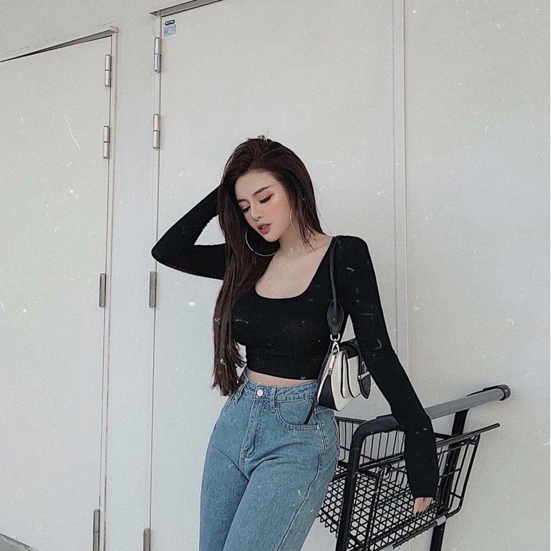 Áo croptop cổ vuông tay dài, hình thật trải sàn