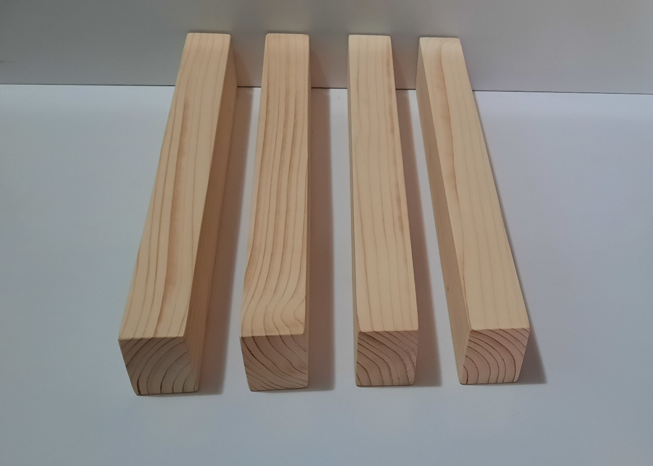 4 thanh gỗ 3cm x 5cm dài 30cm đã được chà nhám láng mịn dùng làm chân bàn chân ghế