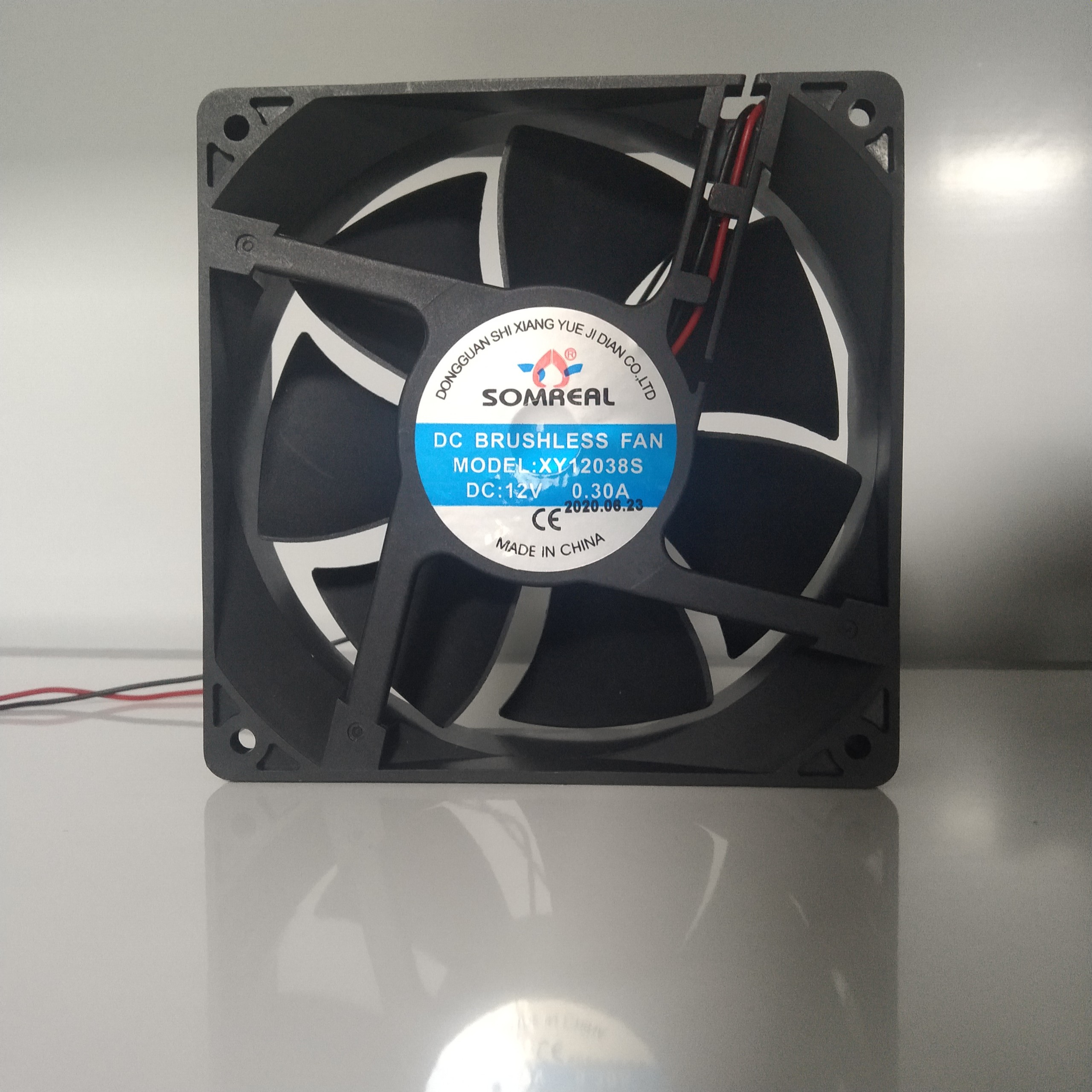 Quạt tản nhiệt 123.8cm 12v 0.30a