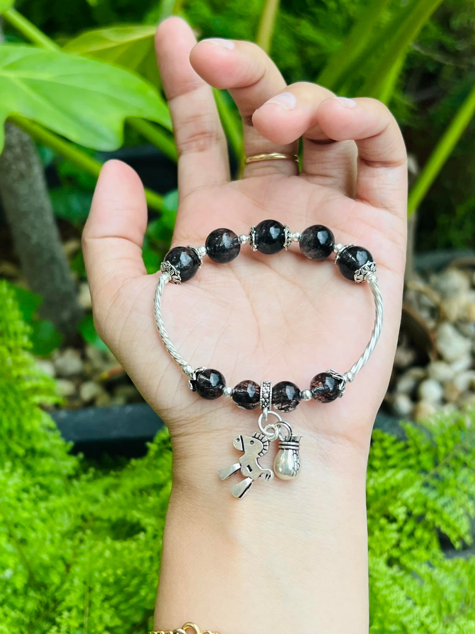 Vòng thạch anh tóc đen