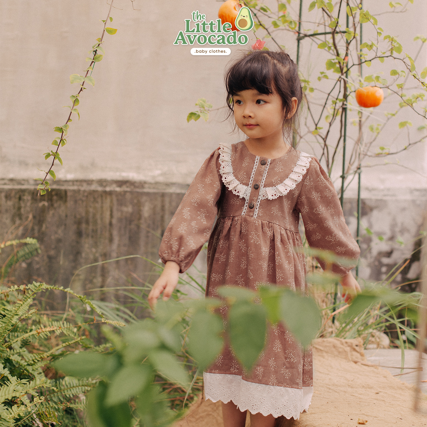 Đầm chất liệu linen thiên nhiên hoa nhí tay dài phối ren ở ngực và chân váy cho bé gái THE LITTLE AVOCADO nâu/vàng/xanh