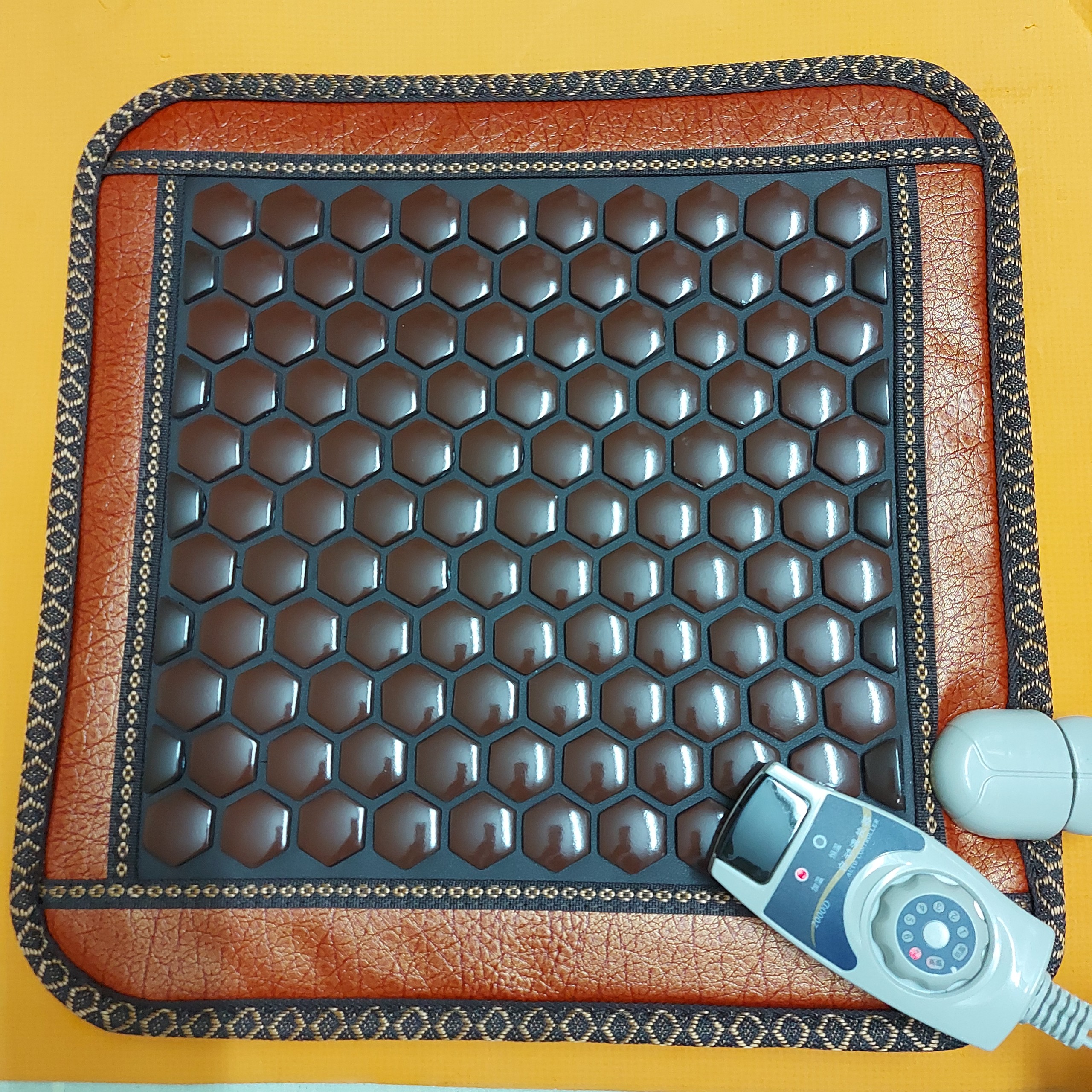 Thảm đá nóng giảm đau lưng 45x45cm