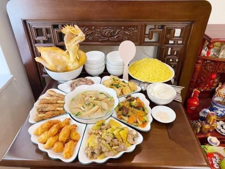 Bộ bát đĩa hoa mặt trời - sứ minh châu trắng trơn ( full set 1 tô + 6 đĩa to