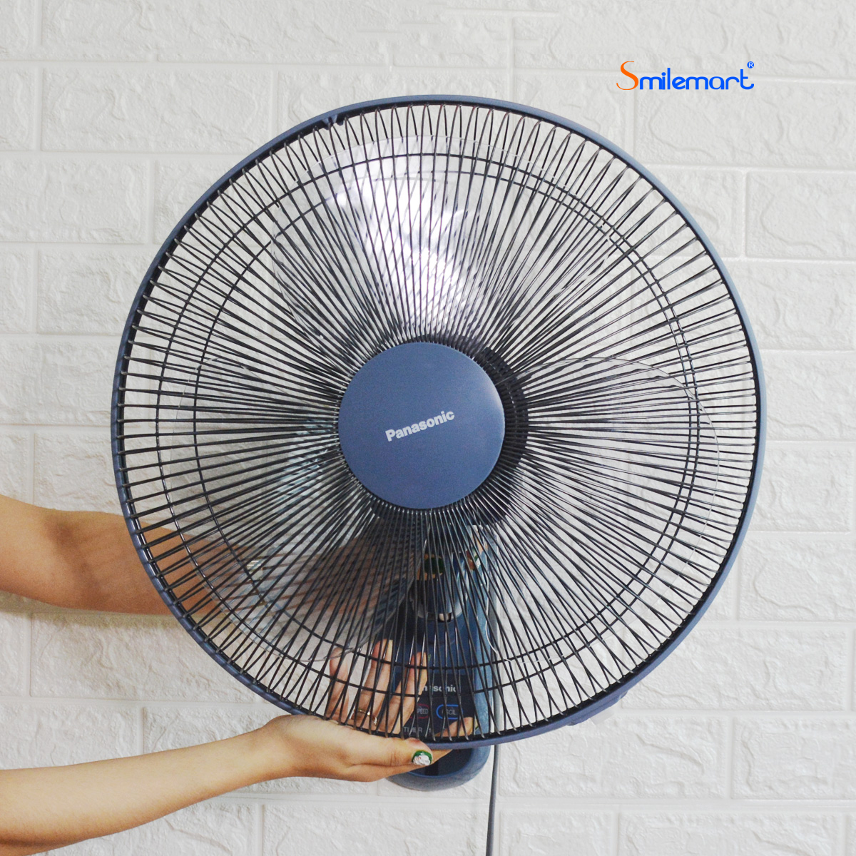 Quạt treo tường Panasonic F-409M (màu xanh) công nghệ Nhật Bản