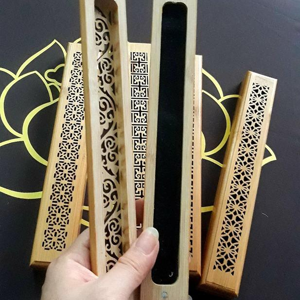 Hộp đốt hương que - thanh đốt hương que.