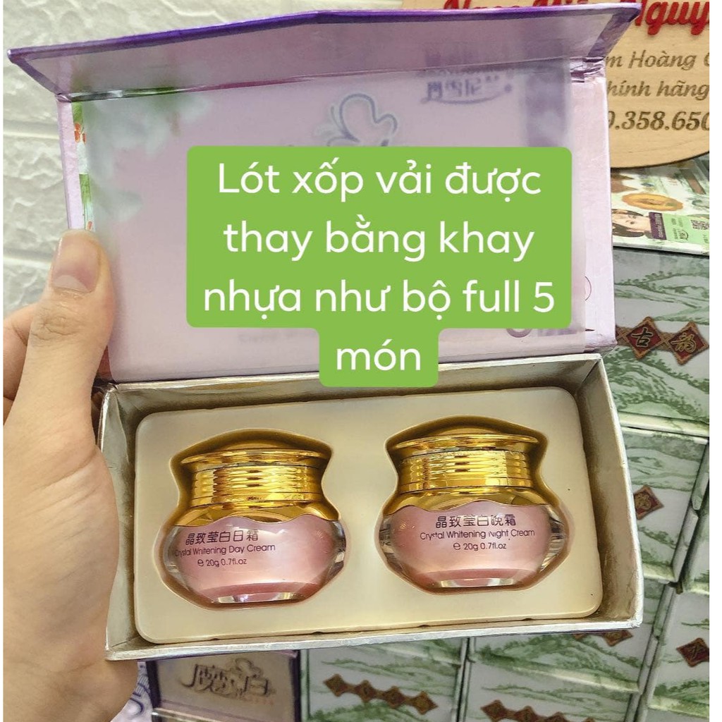Bộ đôi hoàng cung hồng