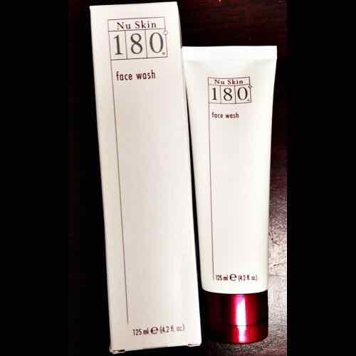 Sữa rửa mặt Nuskin 180 Face Wash - NK030