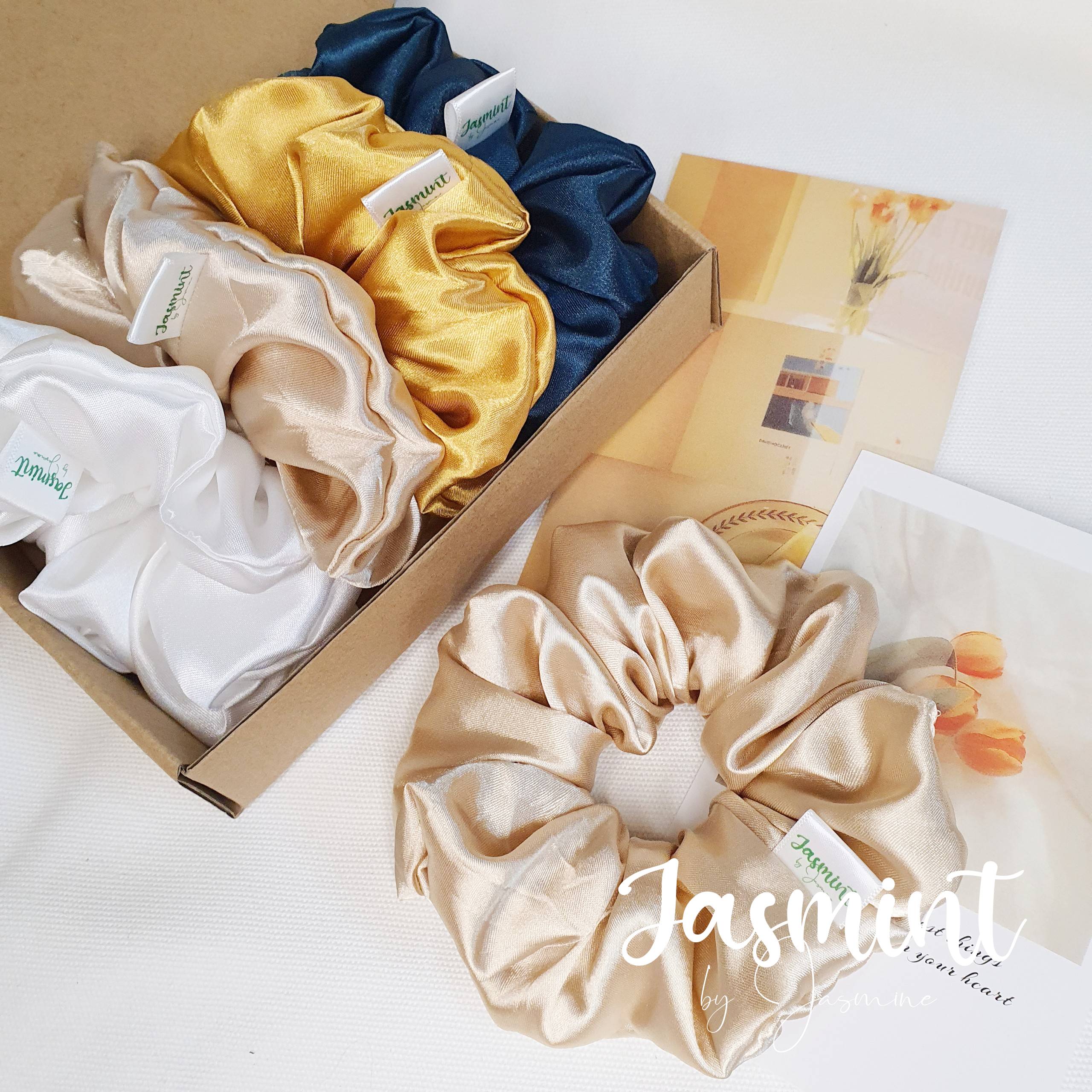 Scrunchies Đồ cột tóc vải satin tông vàng gold sang trọng, size chuẩn siêu phồng từ Jasmint