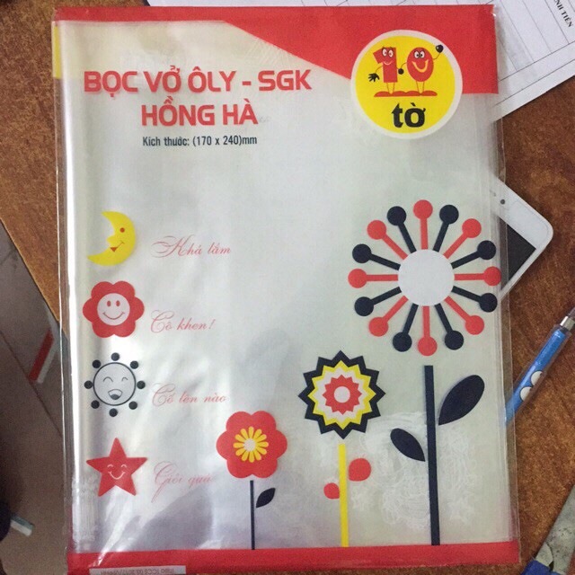 Bọc sách giáo khoa và bọc vở ôly Hồng Hà