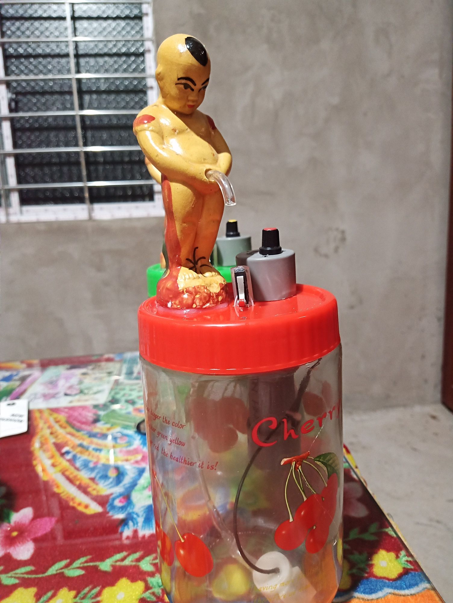 BÌNH RÓT RƯỢU. TỰ ĐỘNG ĐỒNG TỬ THỦY TINH