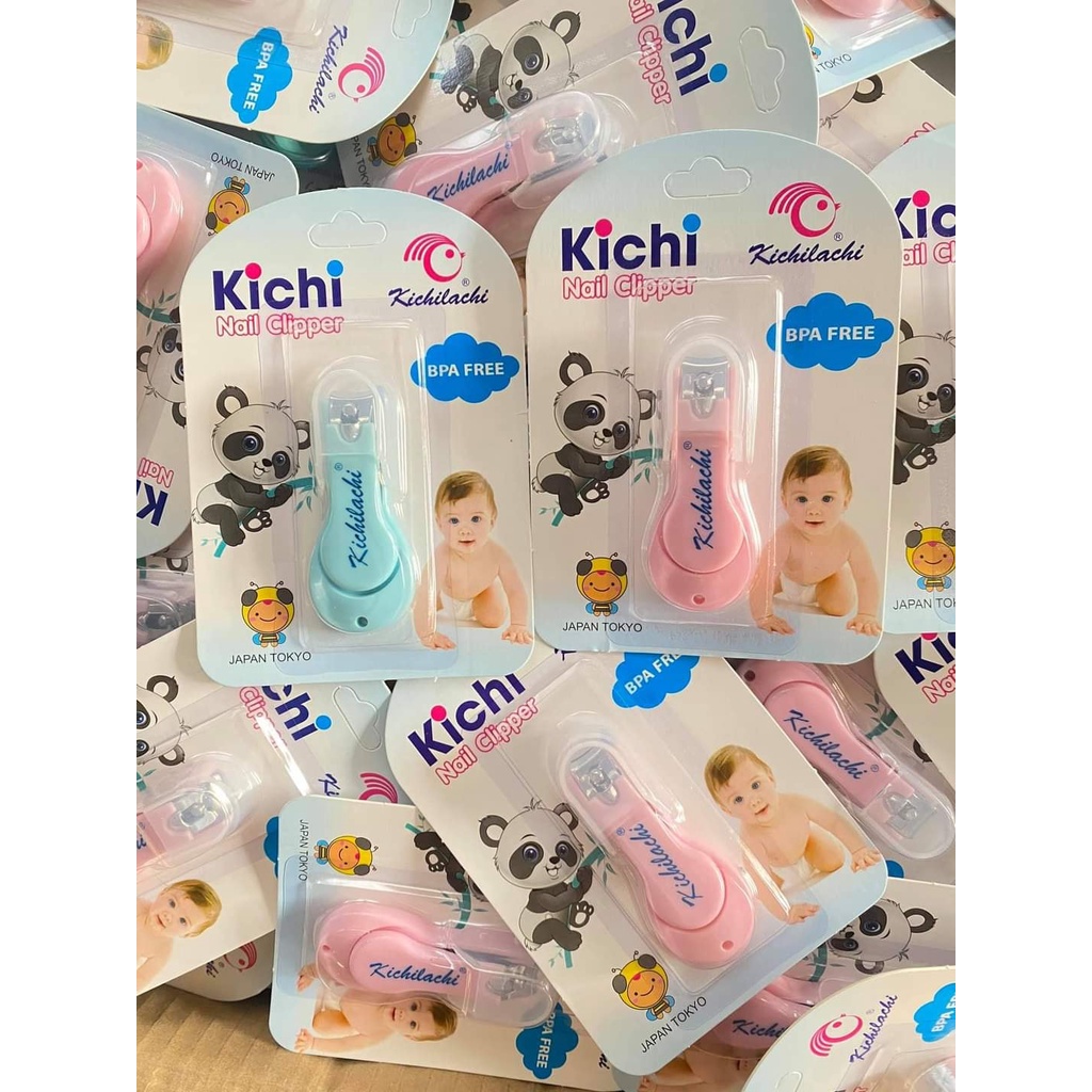 Bấm móng tay bé kichi