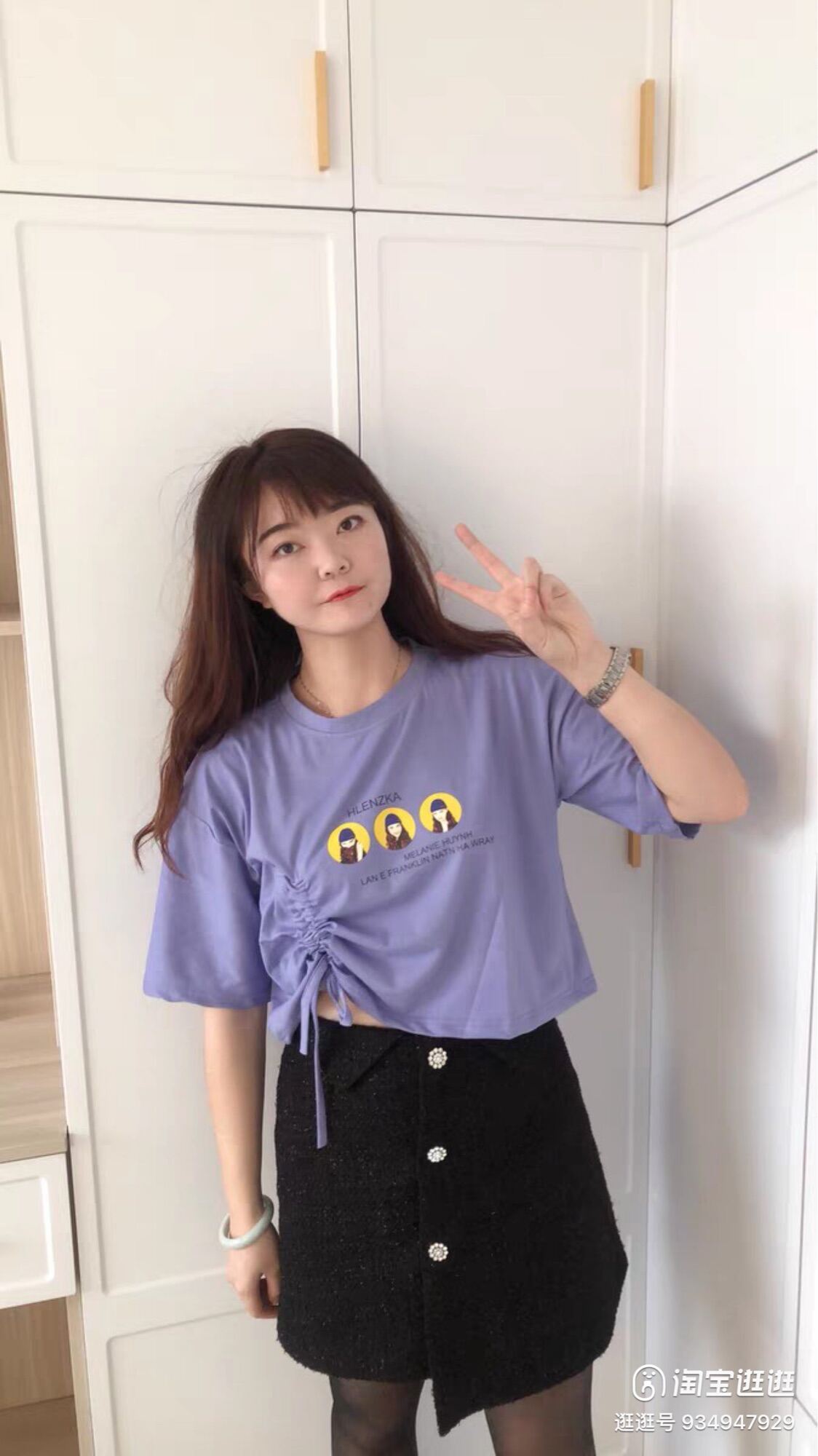 Aó croptop rút dây 1 bên cô gái