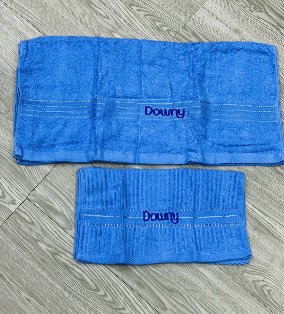 (HÀNG KHUYẾN MÃI-màu Xanh) Combo 2 khăn cotton mềm Downy Cái lớn 120cmx60cm +Cái nhỏ 80cmx40cm