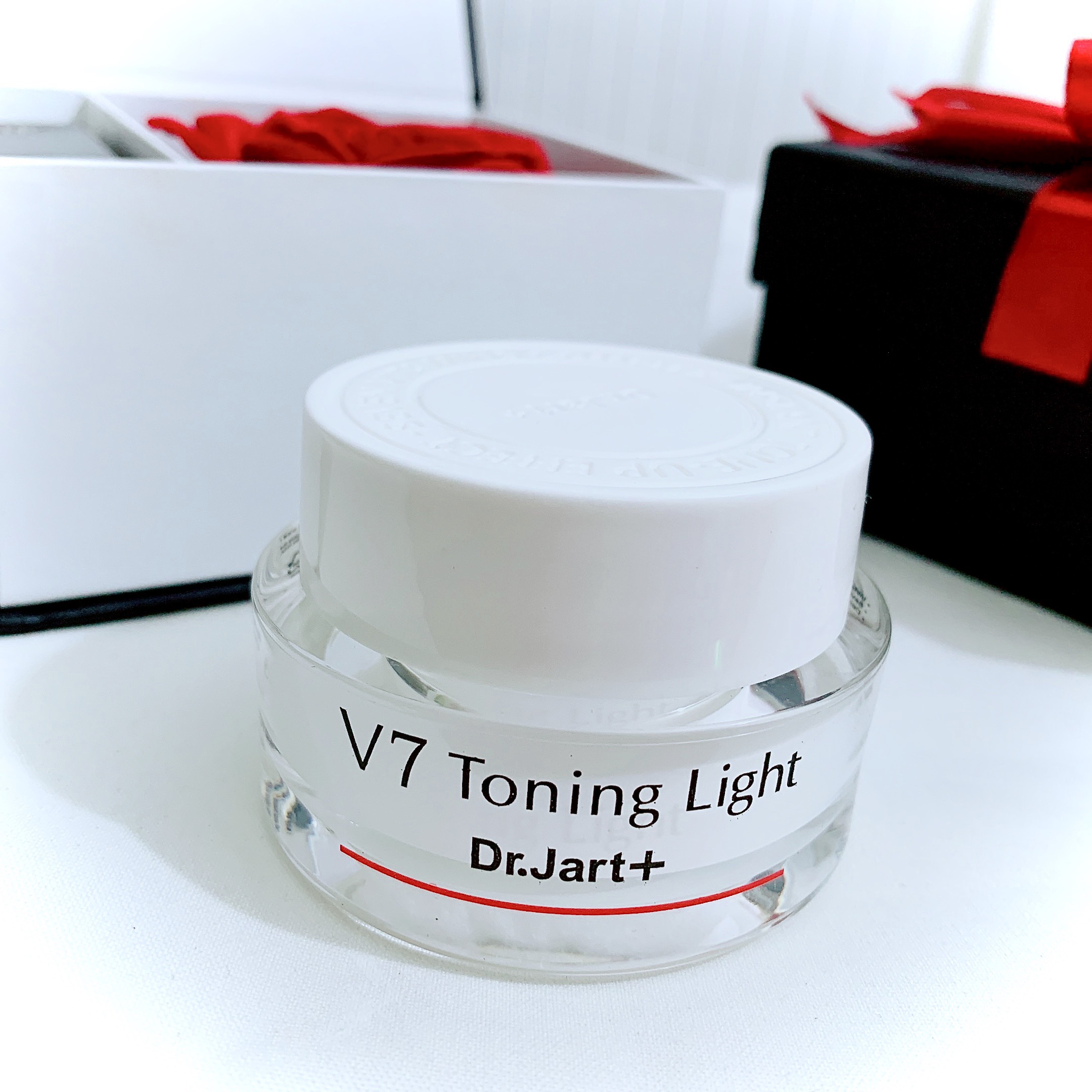 KEM DƯỠNG TRẮNG DA V7 TONING LIGHT