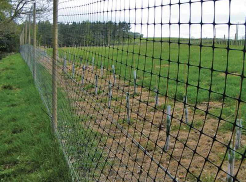  Lưới nhựa đen dẻo cao cấp lỗ 30mm loại 2  làm hàng rào lót sàn,... nuôi gà vịt,...  khổ cao 1m - 2m X dài 50m 