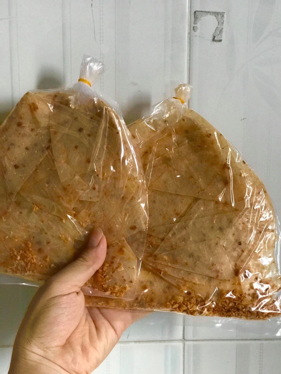 Bánh tráng muối tỏi xike