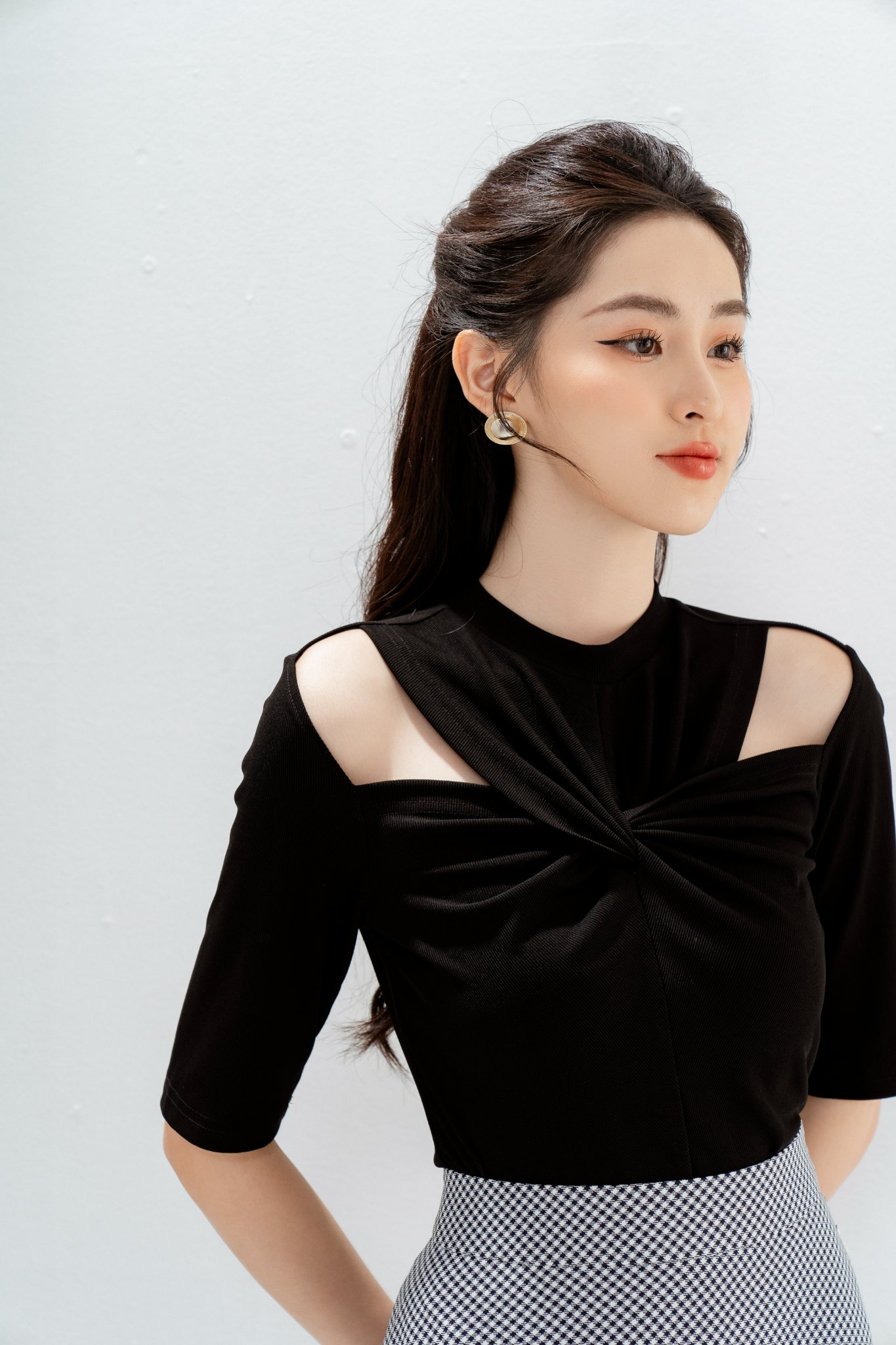 Áo len tăm xoắn ngực tiinstore adn363
