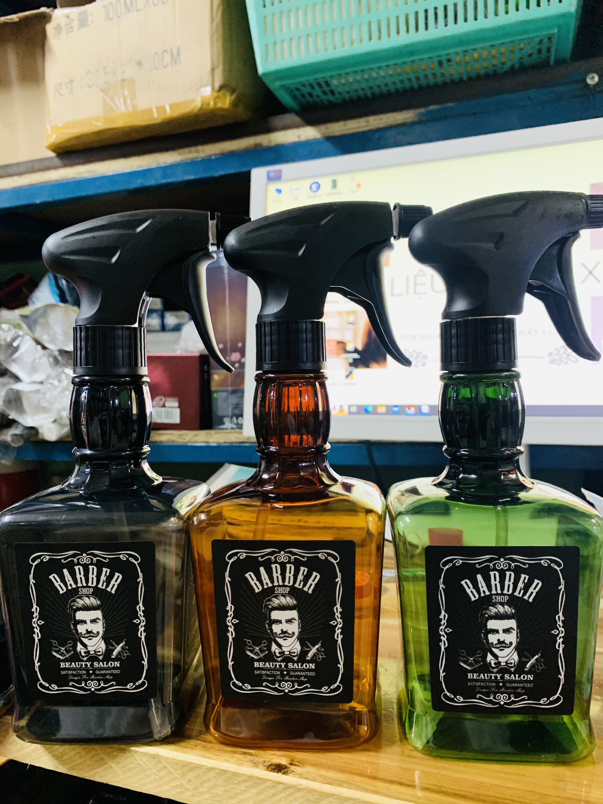 Bình xịt phun sương nước cắt tóc 600ml nhỏ gọn Baber Shop