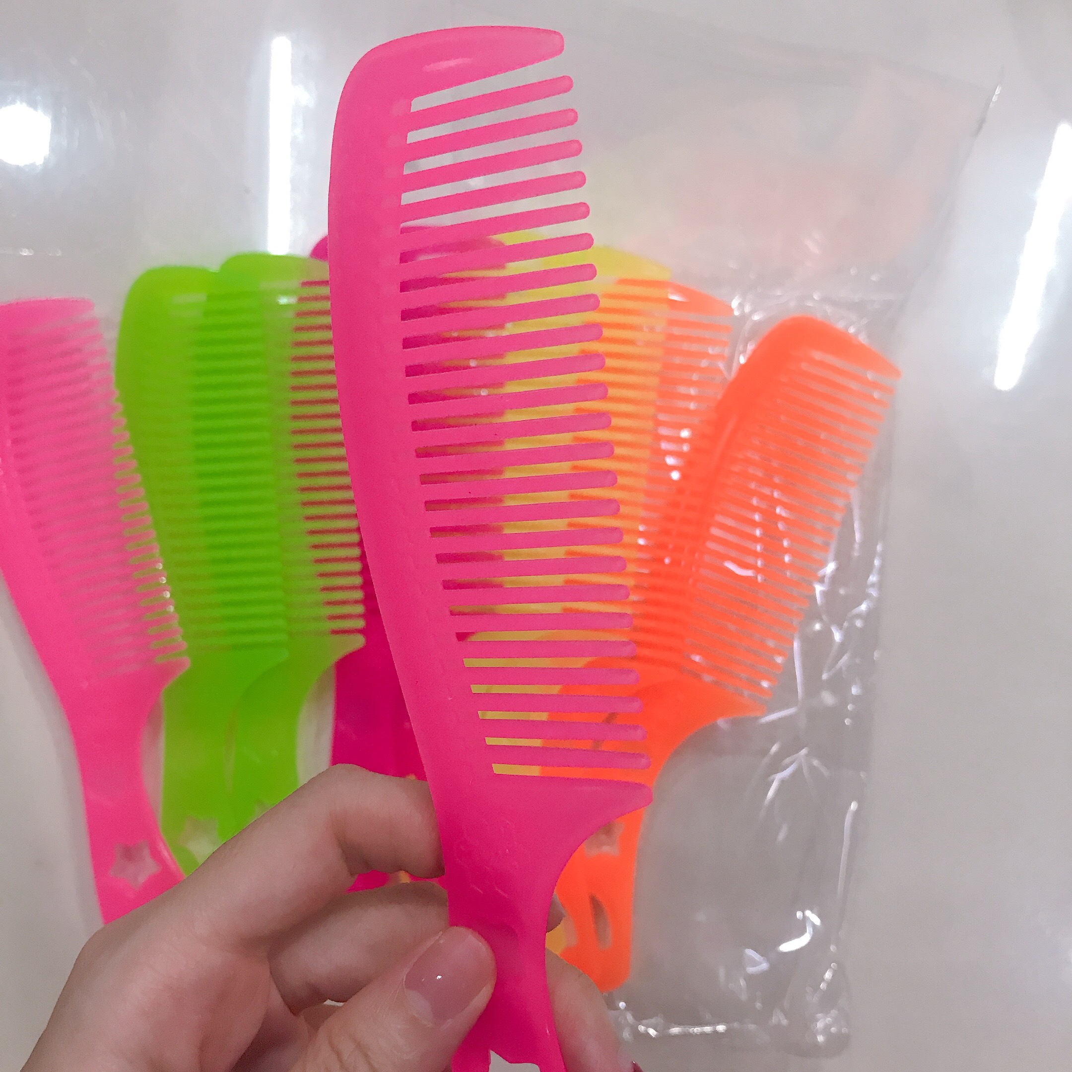 Lược nhựa chải tóc