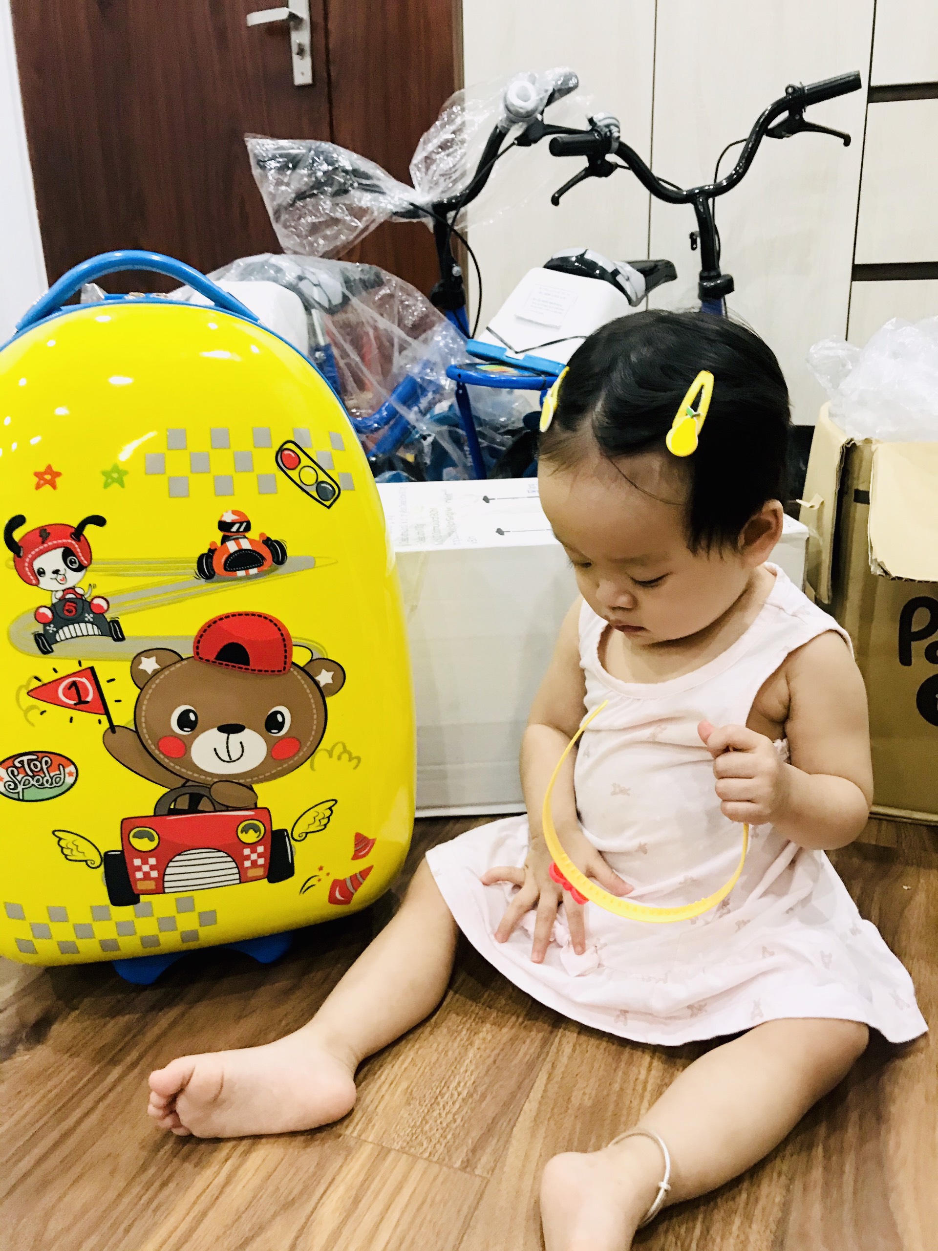 Vali kéo trẻ em màu vàng - thương hiệu sakos - hàng km vinamilk