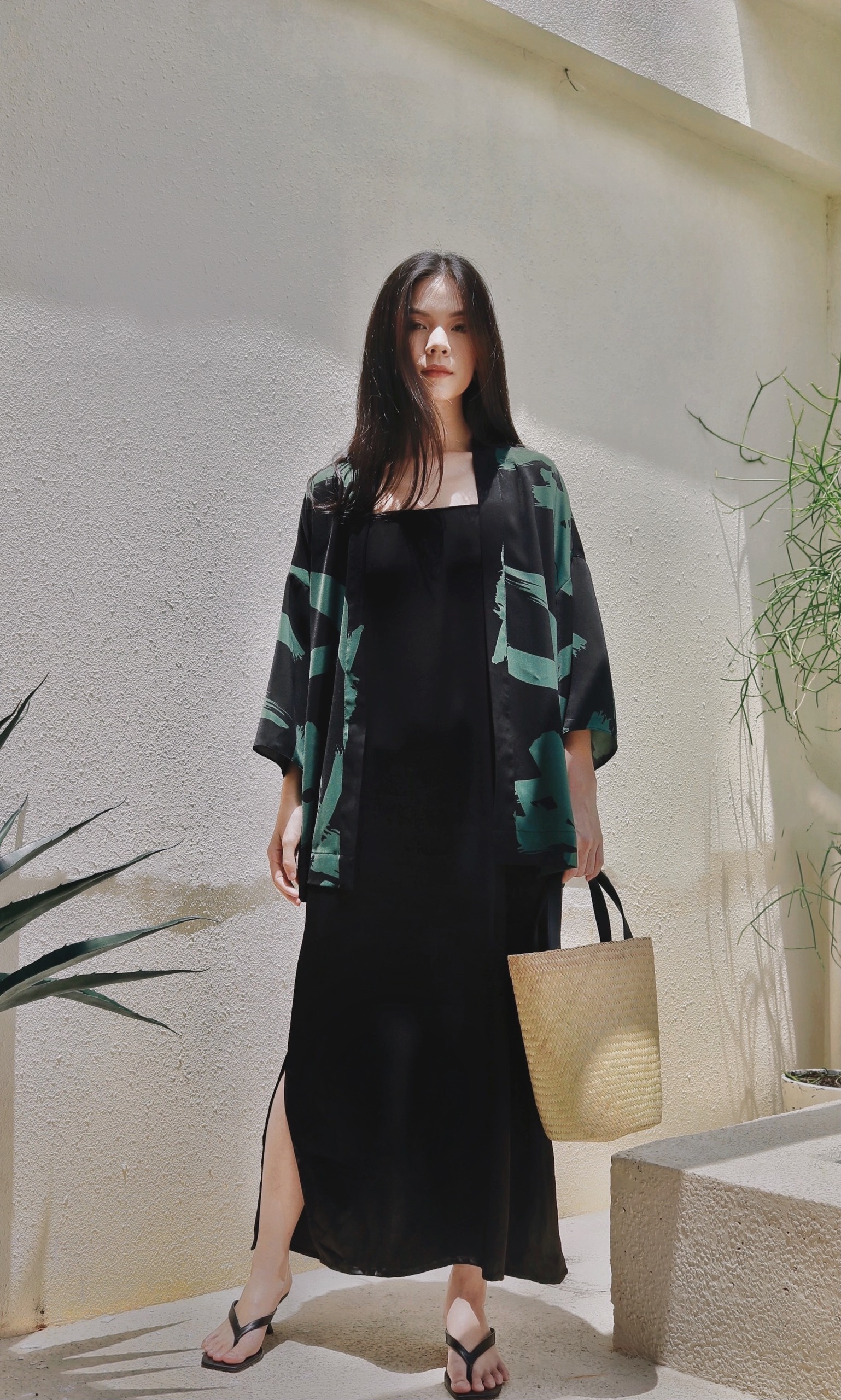 Chicka Chicka - Áo khoác kimono mùa hè màu đen họa tiết xanh lá