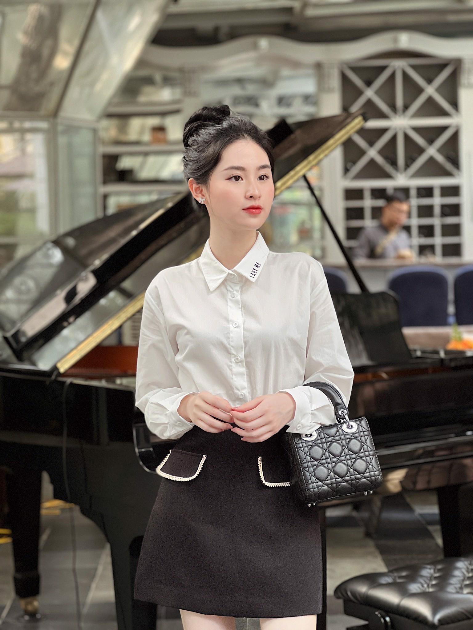 Áo sơ mi trắng nữ tay dài cổ đức lady me by eva de eva 22ssmo017t