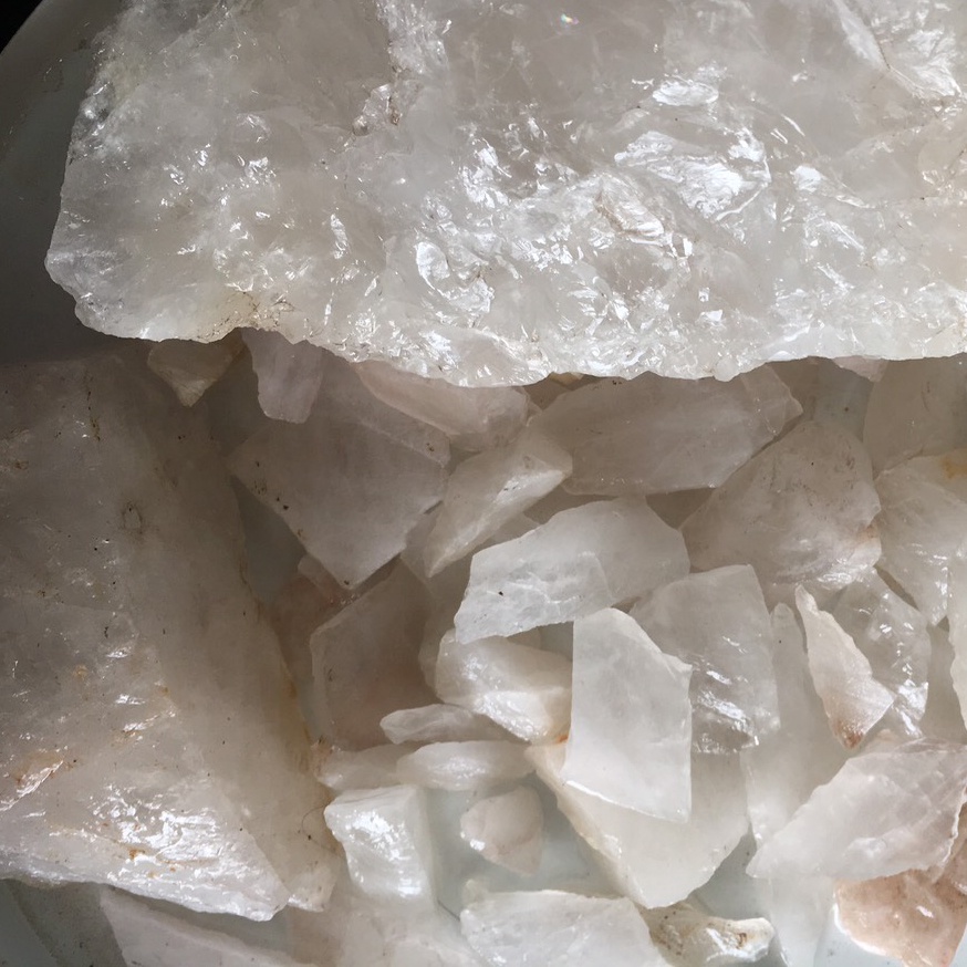 1000gr đá thô thạch anh màu trắng loại trong