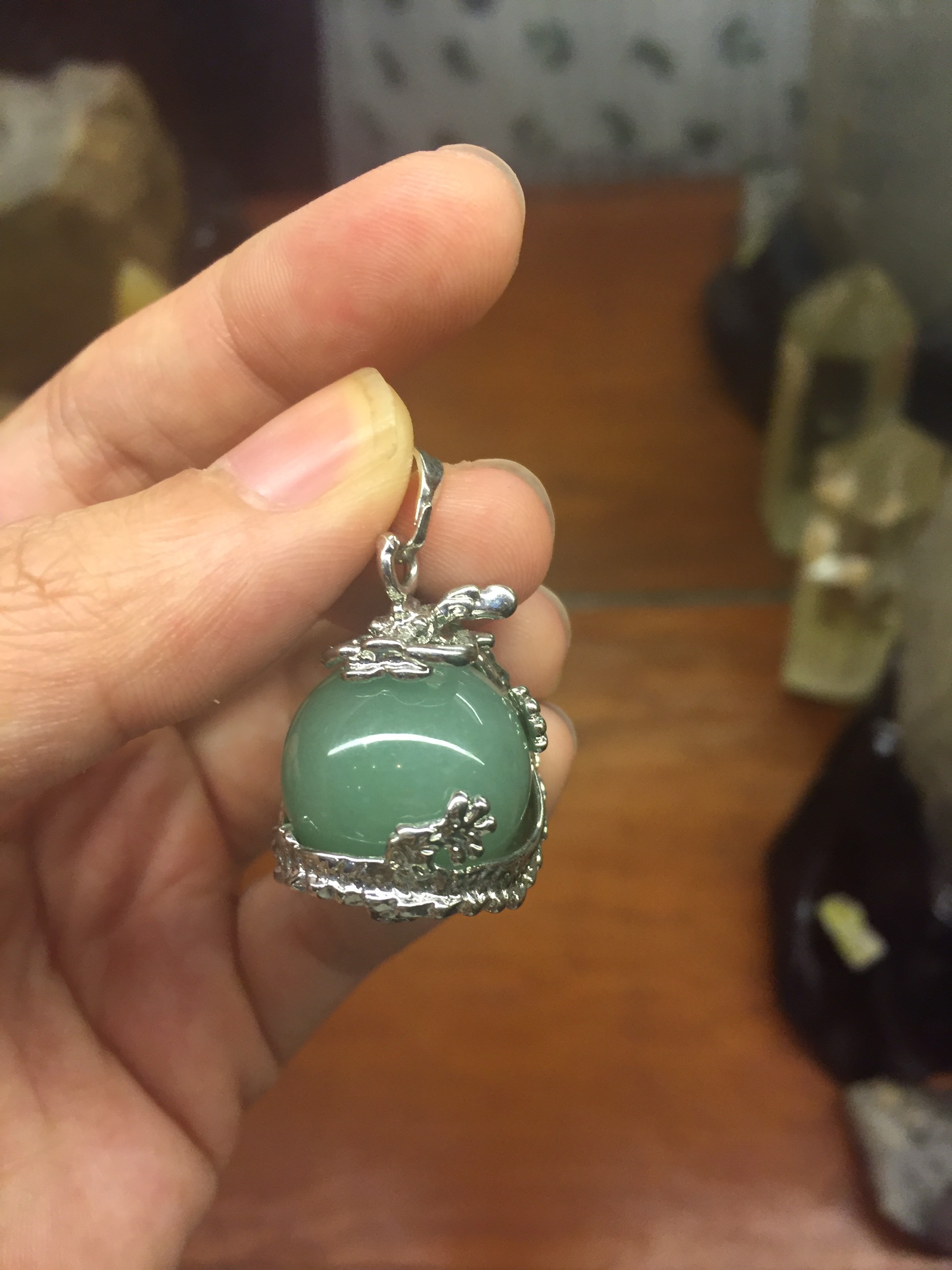 Mặt dây đeo cổ đá Aventurine chạm hình rồng