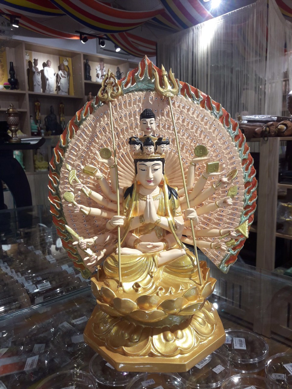 Tôn tượng Phật Thiên Thủ Thiên Nhãn 30cm nhựa composite