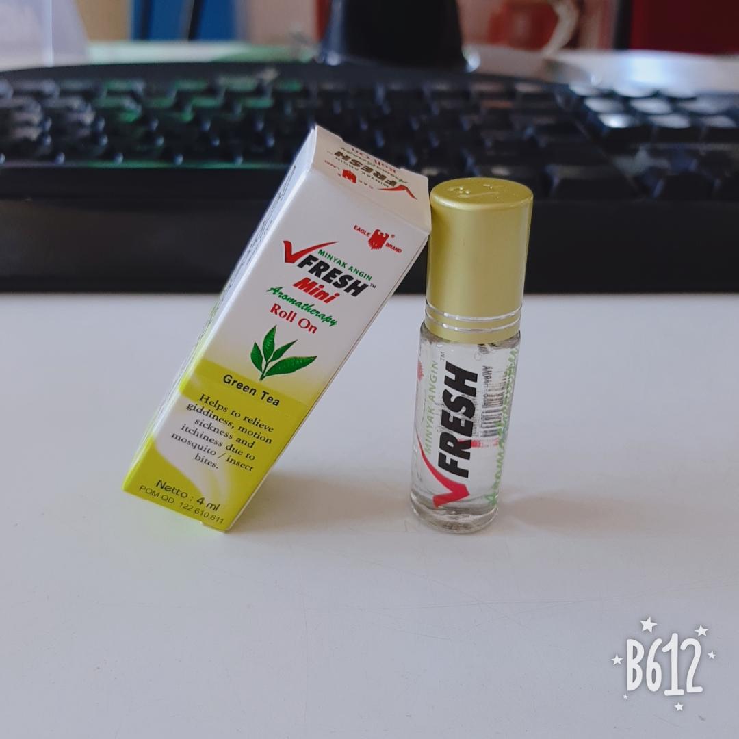 Dầu gió bi lăn Vfresh Green Tea - Trà xanh 4ml