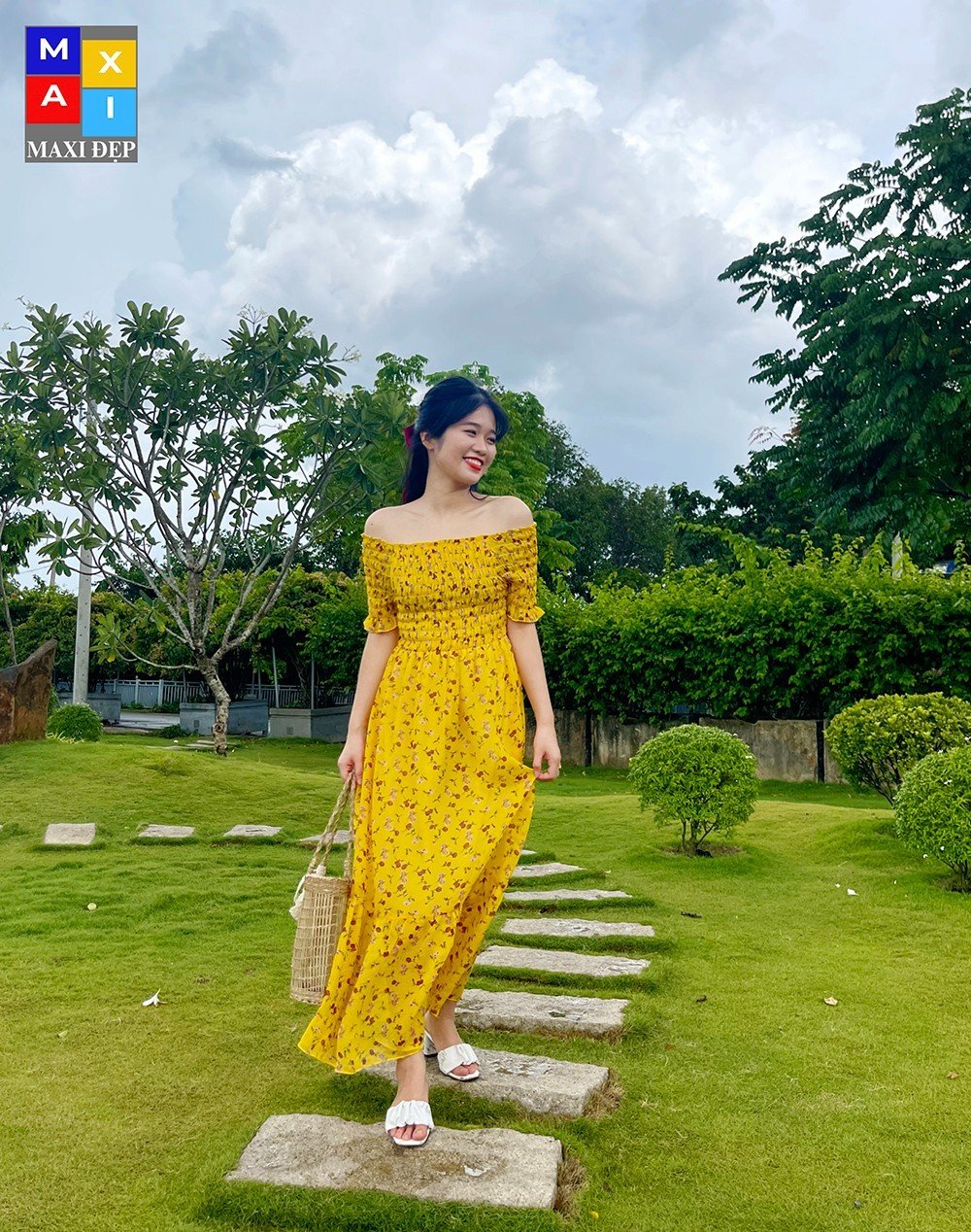 Đầm trễ vai maxi đẹp hoa nhí nền vàng tươi tắn