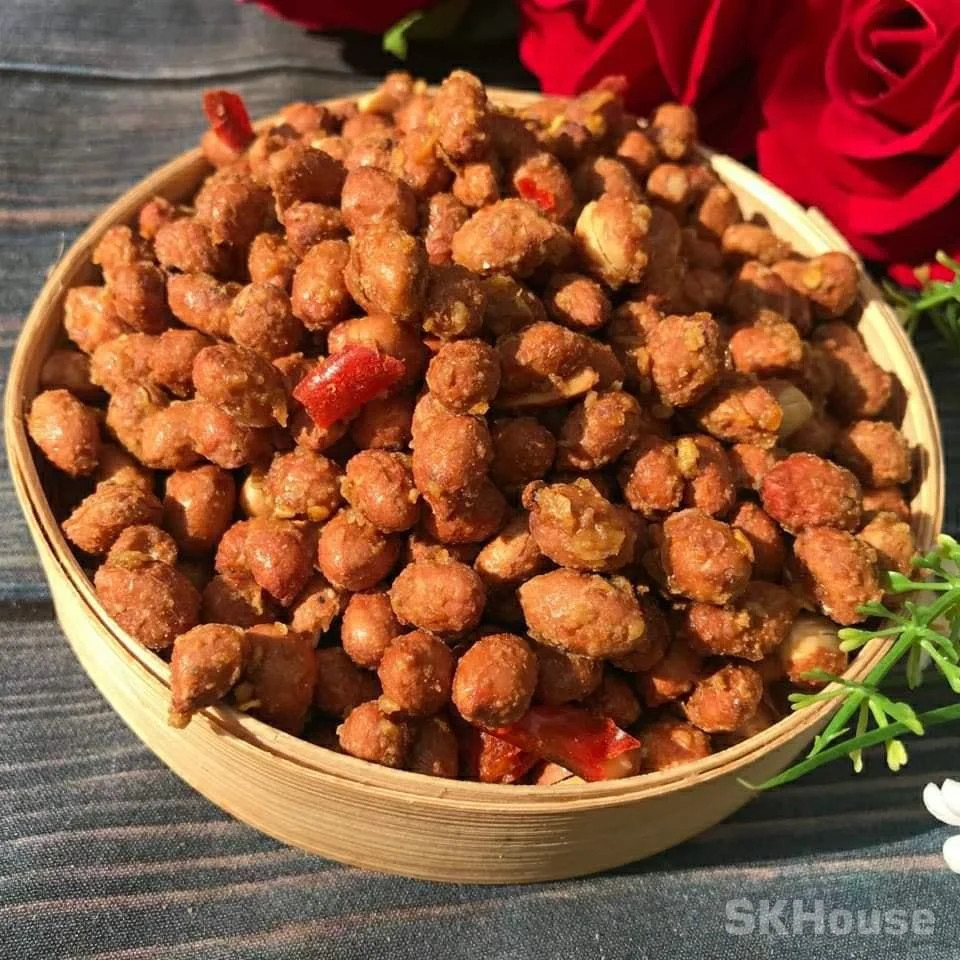 Đậu phộng rang tỏi ớt giòn ngon đậm vị cay cay ăn vặt siêu đỉnh hộp 500g