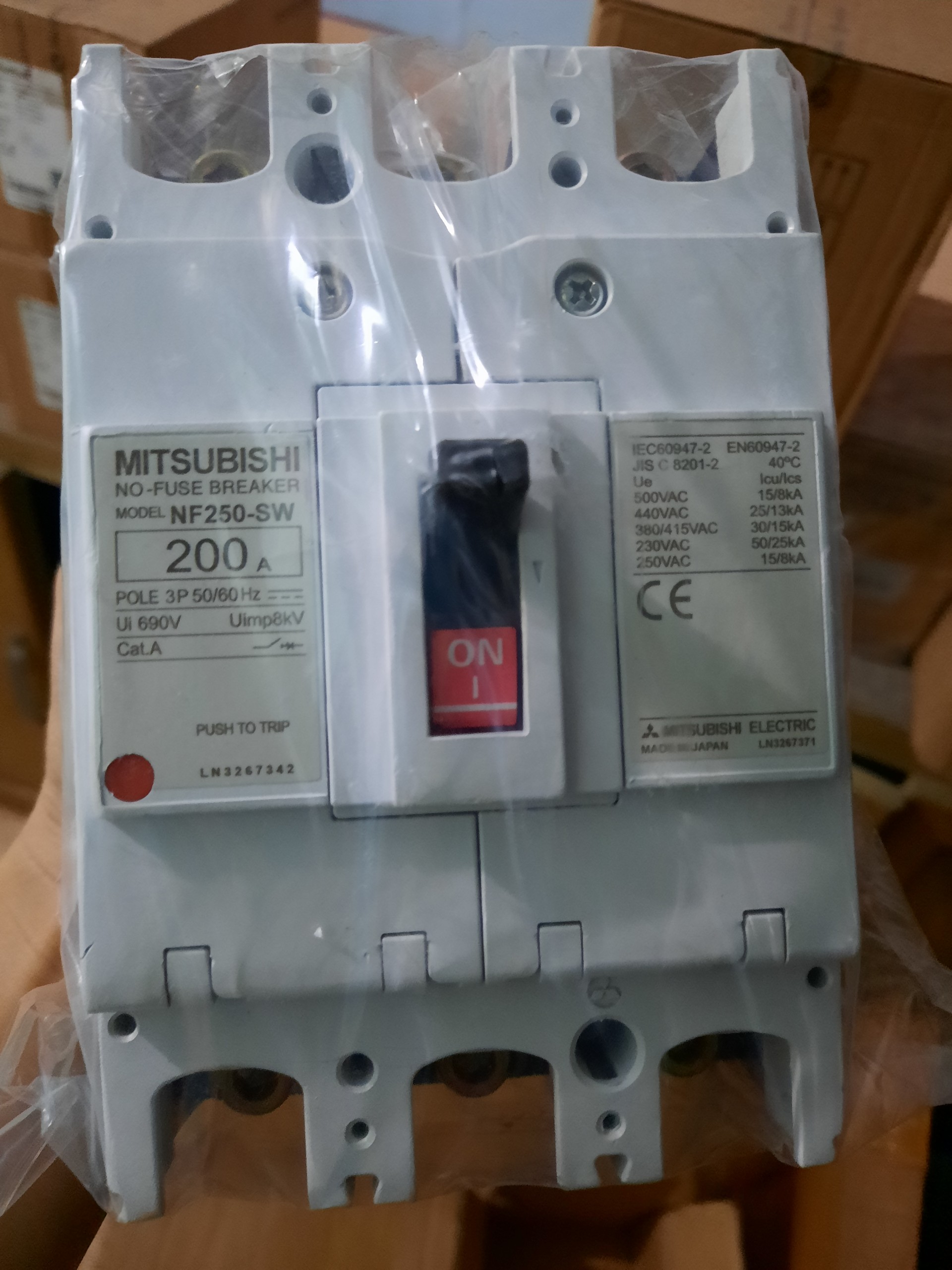 APTOMAT 250A MITSUBISHI