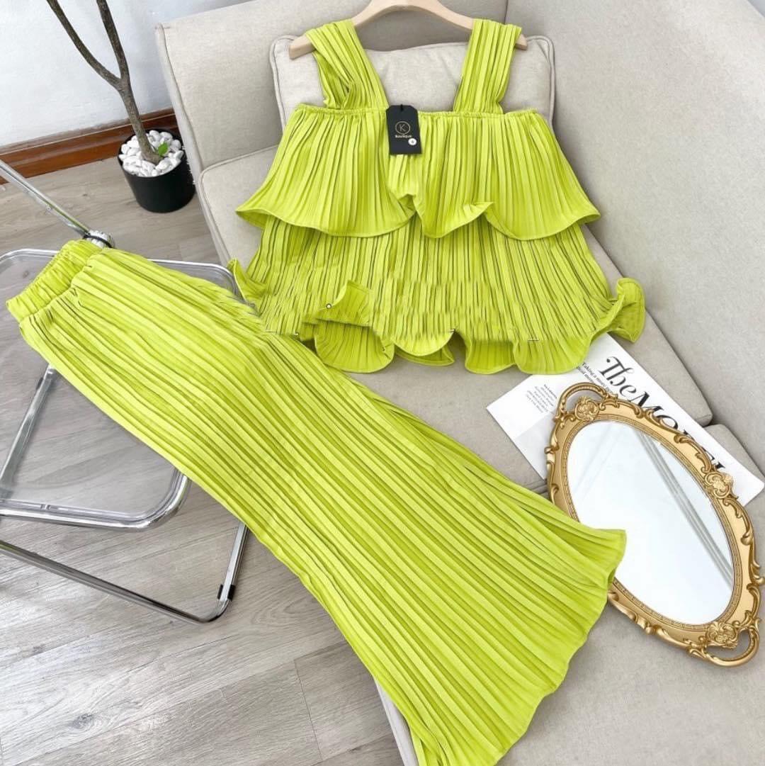 Set bộ dập ly hai tầng kèm quần ống rộng sang trọng cao cấp, set bộ lụa nữ mặc nhà áo dập ly 2 dây bản to xếp tầng phối quần ống dài , set bộ áo 2 tầng bèo dập ly kèm quần suông