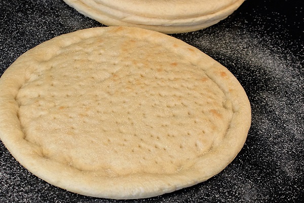 SALE! ĐẾ BÁNH PIZZA SIZE 20CM- 5 đế tặng xốt cà chua Golden Farm