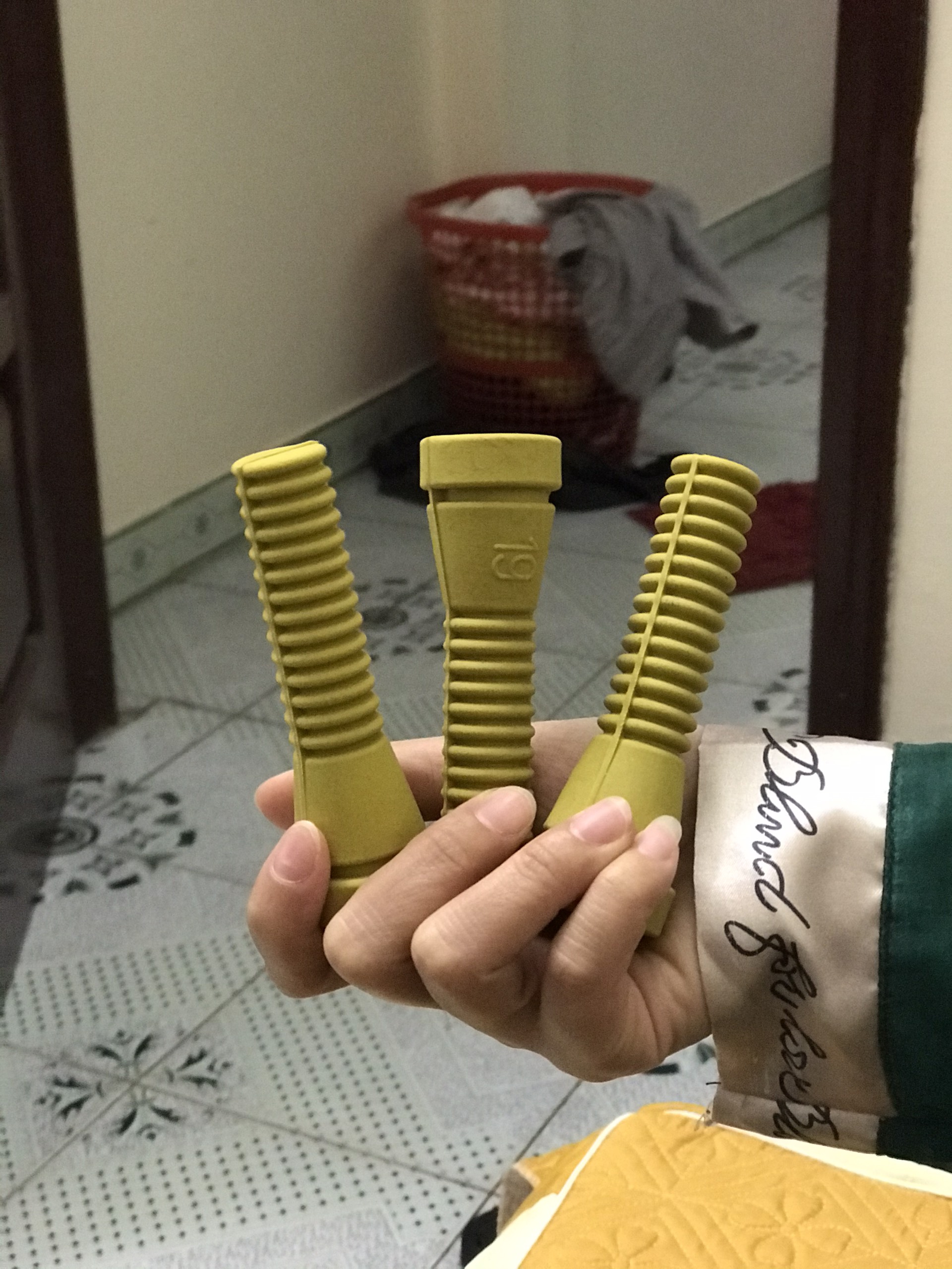 Combo 50 Núm cao su vặt lông gà, lông vịt màu vàng, núm cao cấp, chất liệu cao su thiên nhiên mềm, dẻo, độ bền cao