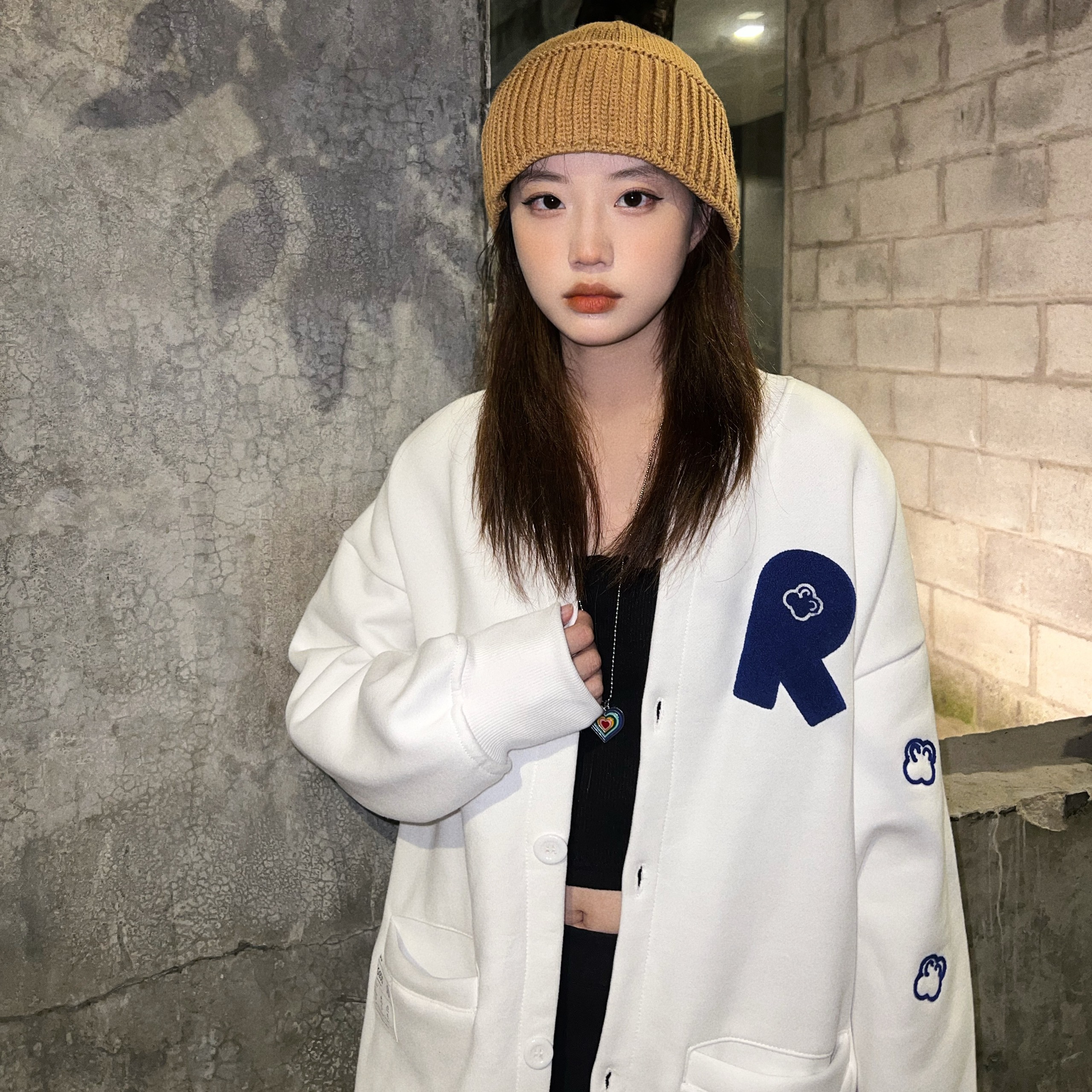 Áo khoác cardigan thêu r regods