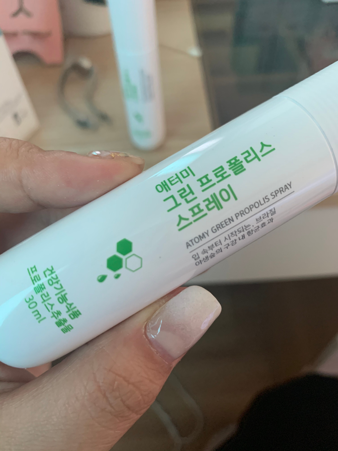 - Xịt thơm miệng và diệt khuẩn miệng bằng keo ong xanh Brazil - Atomy Green Propolis Spray