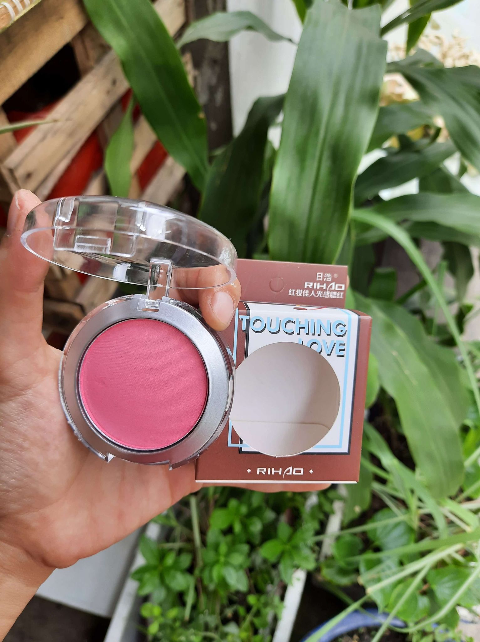 Phấn Má Hồng Touching Love có cọ và gương